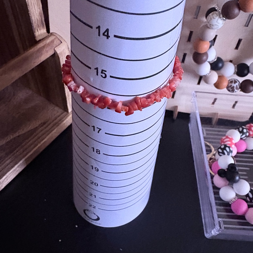 Handcrafted sea shells chip beaded bracelet - Picture 3 of 4